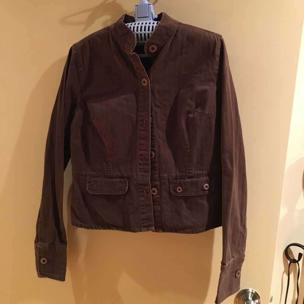 Stylish brown blazer!